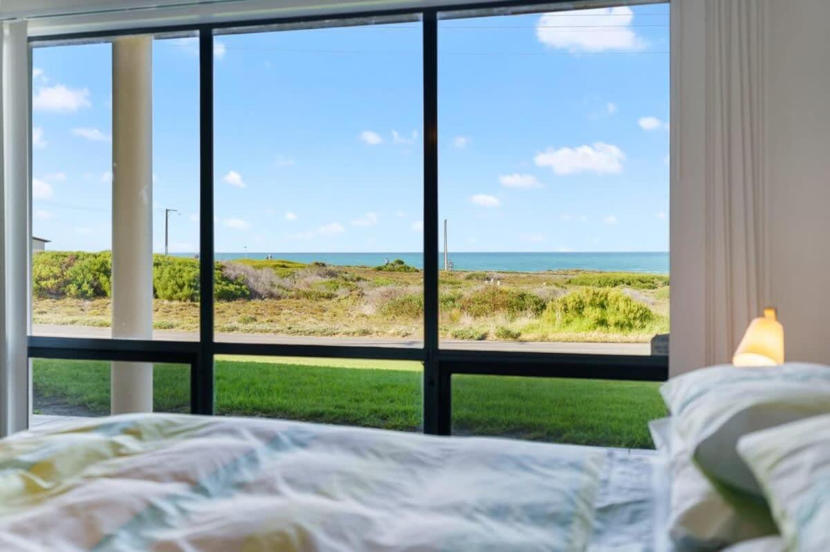 Sweeping Ocean Views -136 Newell - BYO Linen - PetsNegotiable - WiFi