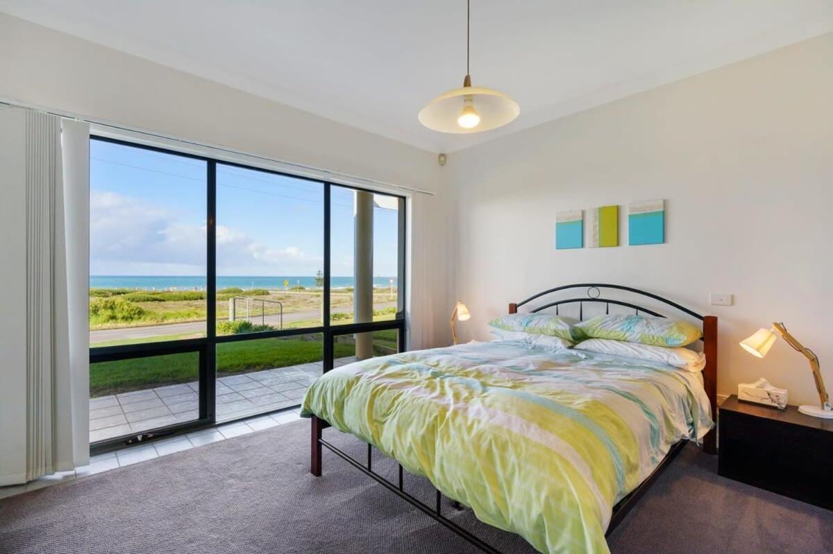 Sweeping Ocean Views -136 Newell - BYO Linen - PetsNegotiable - WiFi