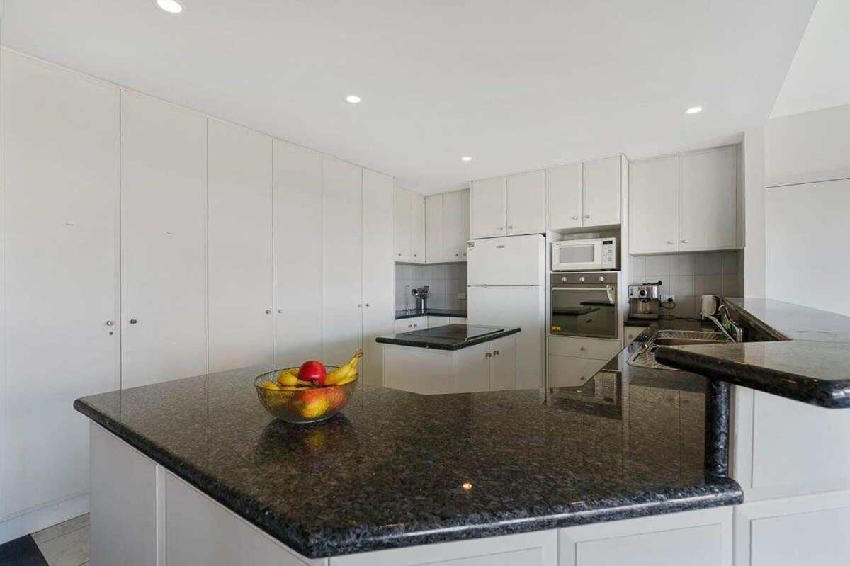 Sweeping Ocean Views -136 Newell - BYO Linen - PetsNegotiable - WiFi