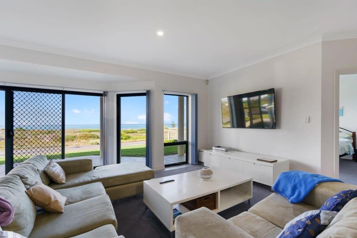 Sweeping Ocean Views -136 Newell - BYO Linen - PetsNegotiable - WiFi