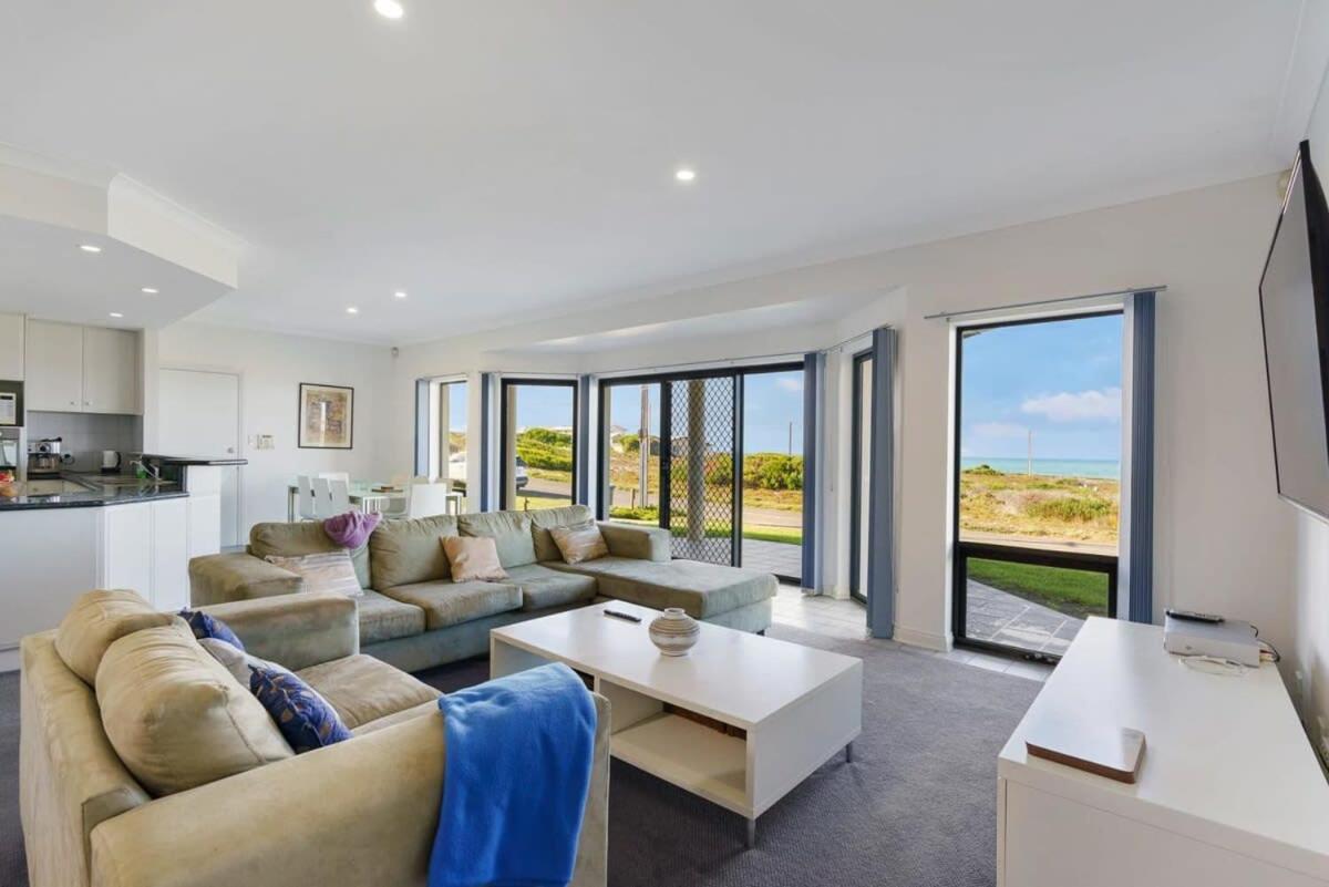 Sweeping Ocean Views -136 Newell - BYO Linen - PetsNegotiable - WiFi