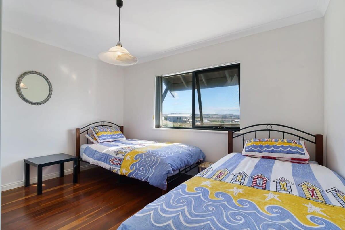 Sweeping Ocean Views -136 Newell - BYO Linen - PetsNegotiable - WiFi