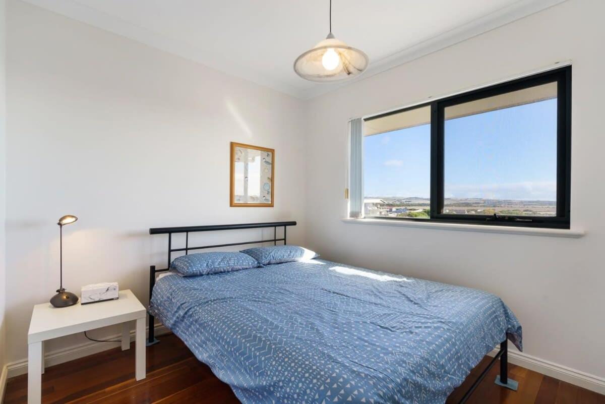 Sweeping Ocean Views -136 Newell - BYO Linen - PetsNegotiable - WiFi