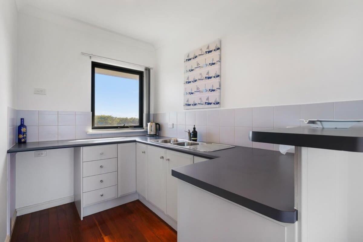 Sweeping Ocean Views -136 Newell - BYO Linen - PetsNegotiable - WiFi