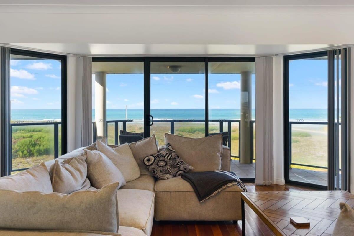 Sweeping Ocean Views -136 Newell - BYO Linen - PetsNegotiable - WiFi