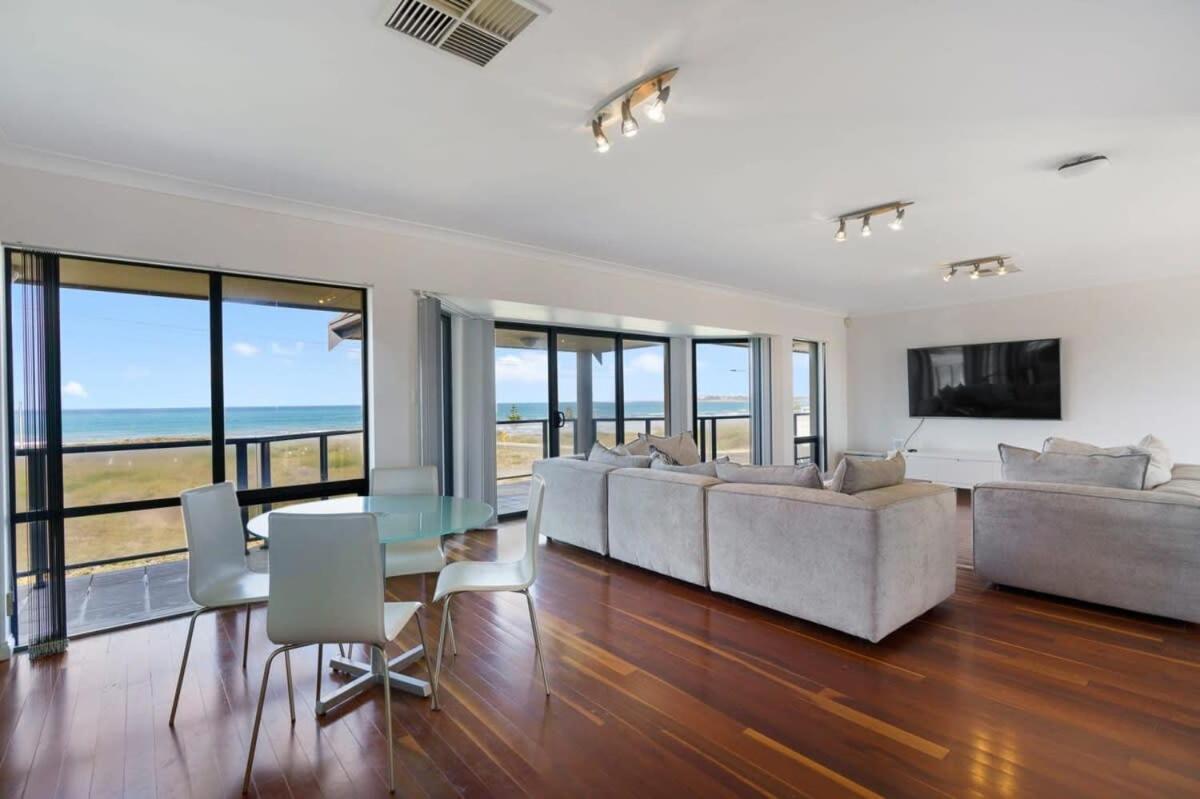 Sweeping Ocean Views -136 Newell - BYO Linen - PetsNegotiable - WiFi