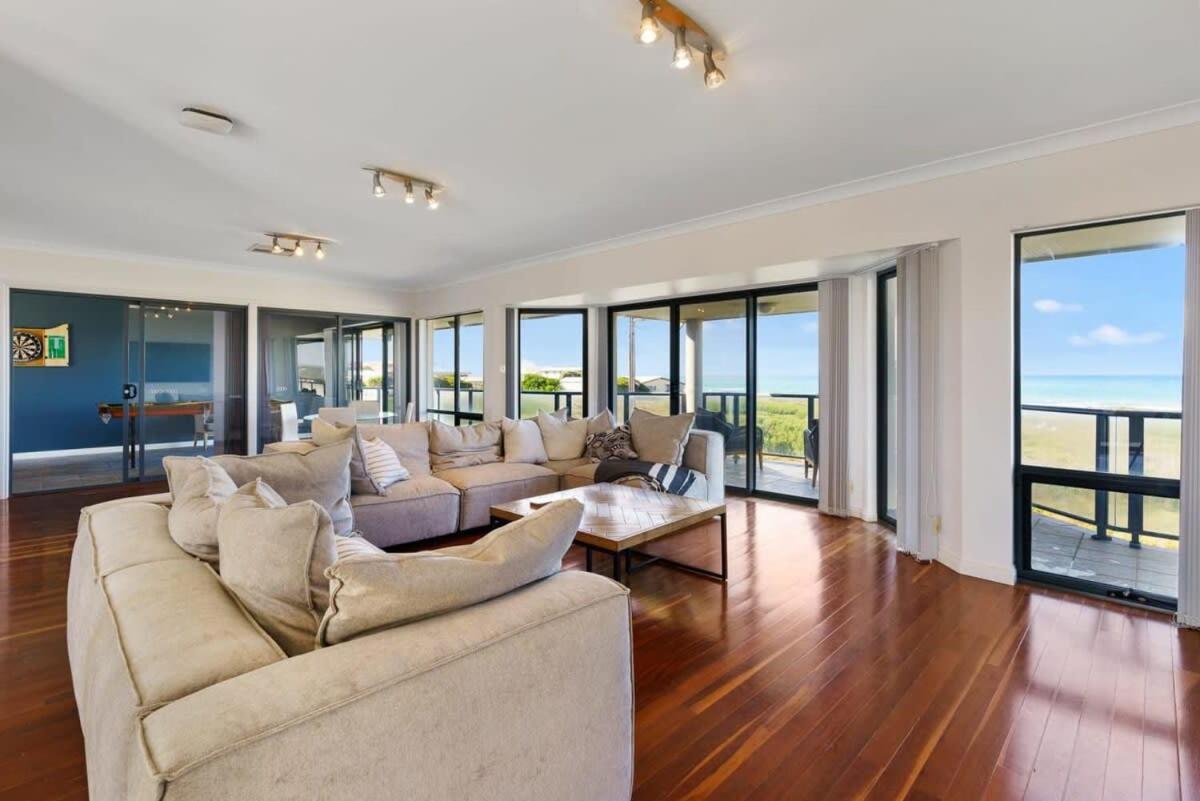 Sweeping Ocean Views -136 Newell - BYO Linen - PetsNegotiable - WiFi