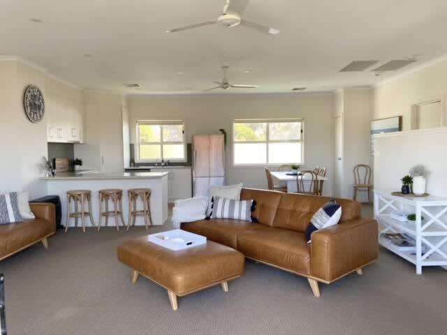 Spinnaker - 2 Sturt Street - BYO Linen