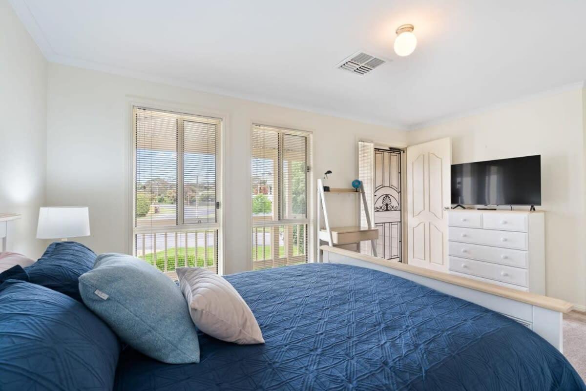 Encounters by the Sea 20 Whalers Rd Encounter Bay - BYO Linen