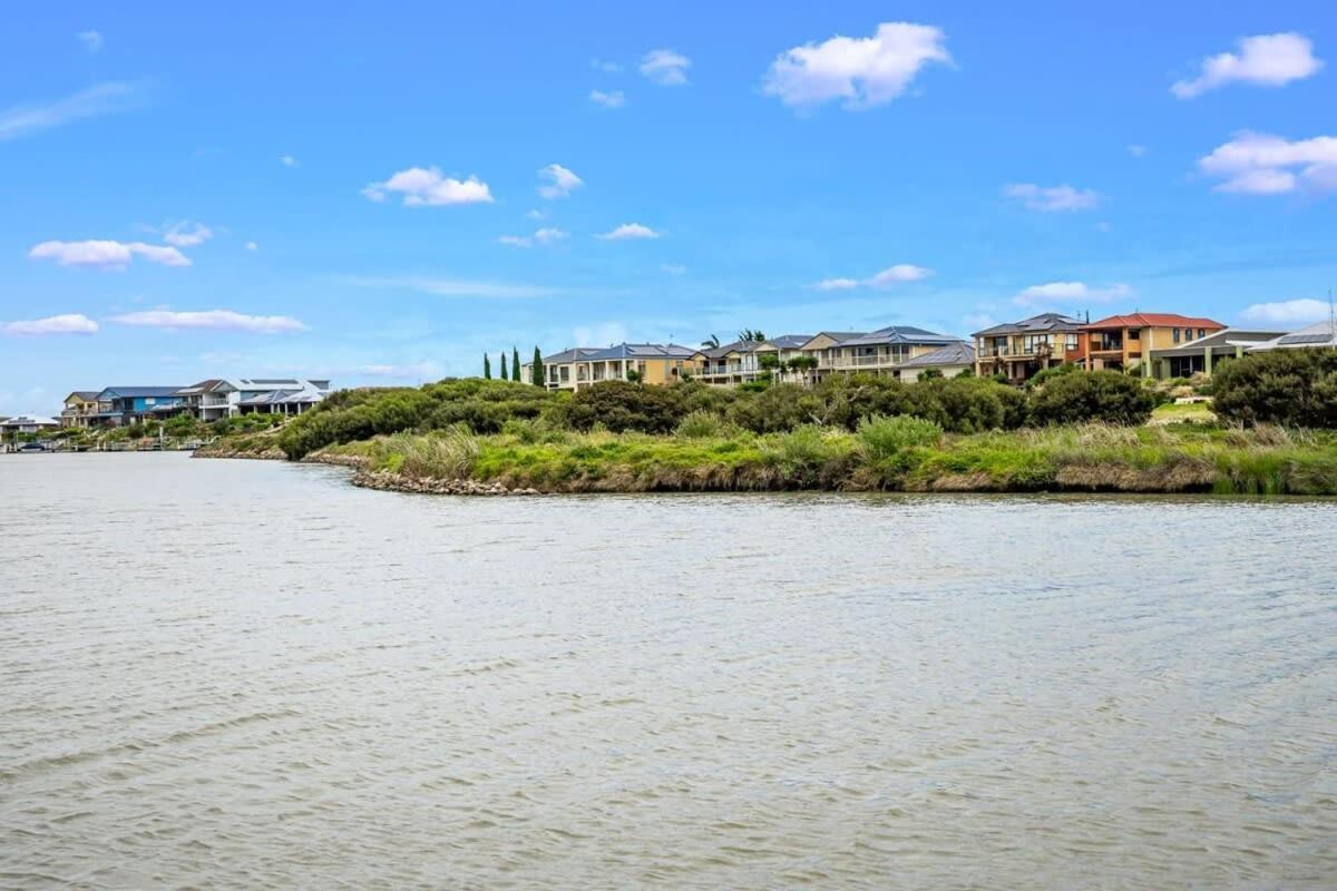 Hindmarsh Island Marina Lifestyle - BYO Linen