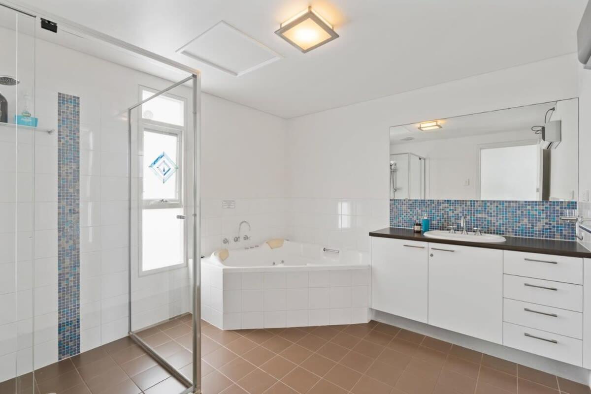 Absolute Luxury Beachfront - Middleton - BYO Linen