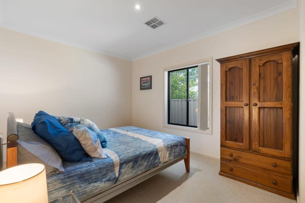 Relax on Charles St - 4A Charles Street Port Elliot - BYO Linen