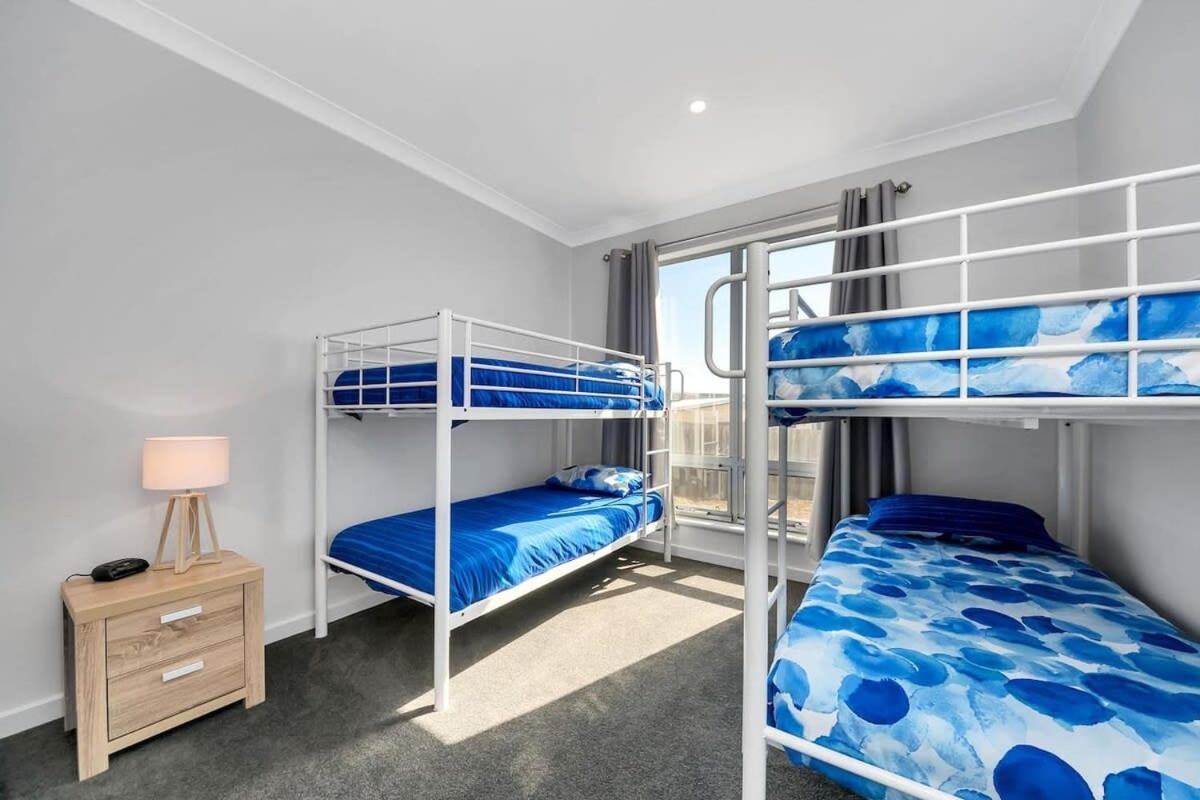 Nauticus - 82 Surfers Parade Middleton - BYO Linen