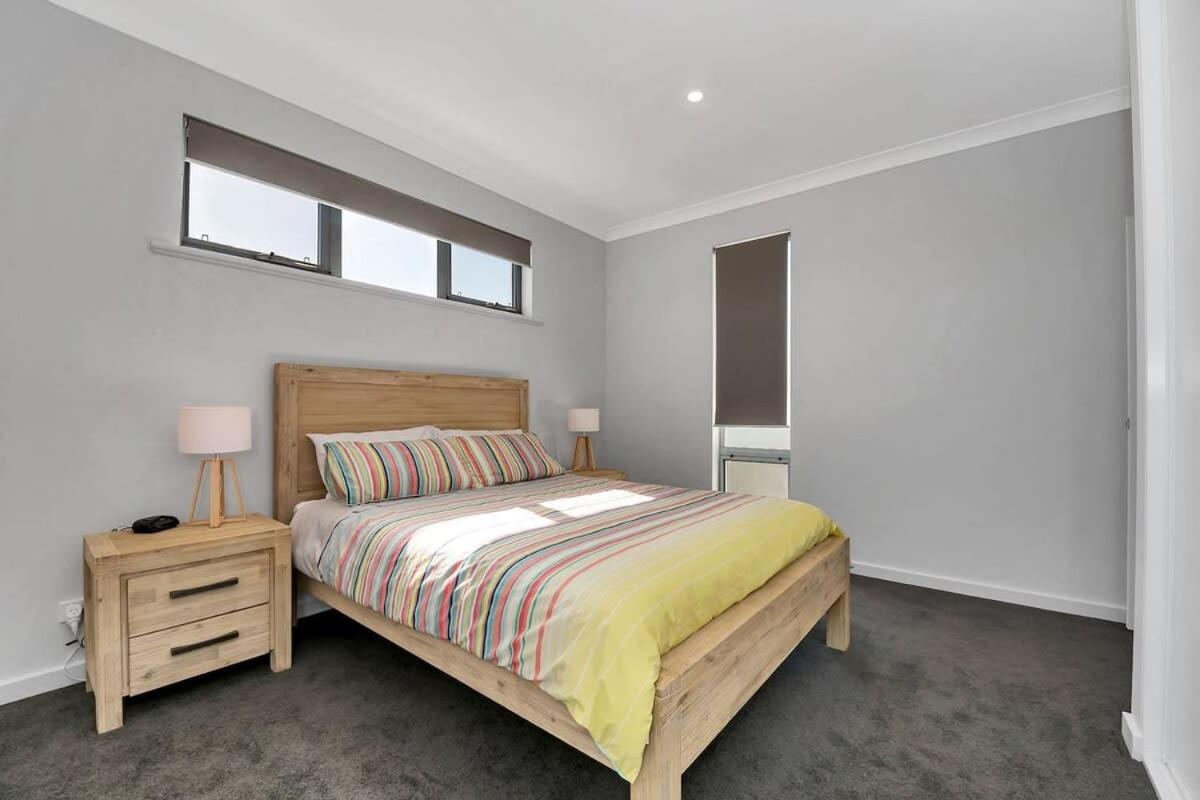 Nauticus - 82 Surfers Parade Middleton - BYO Linen