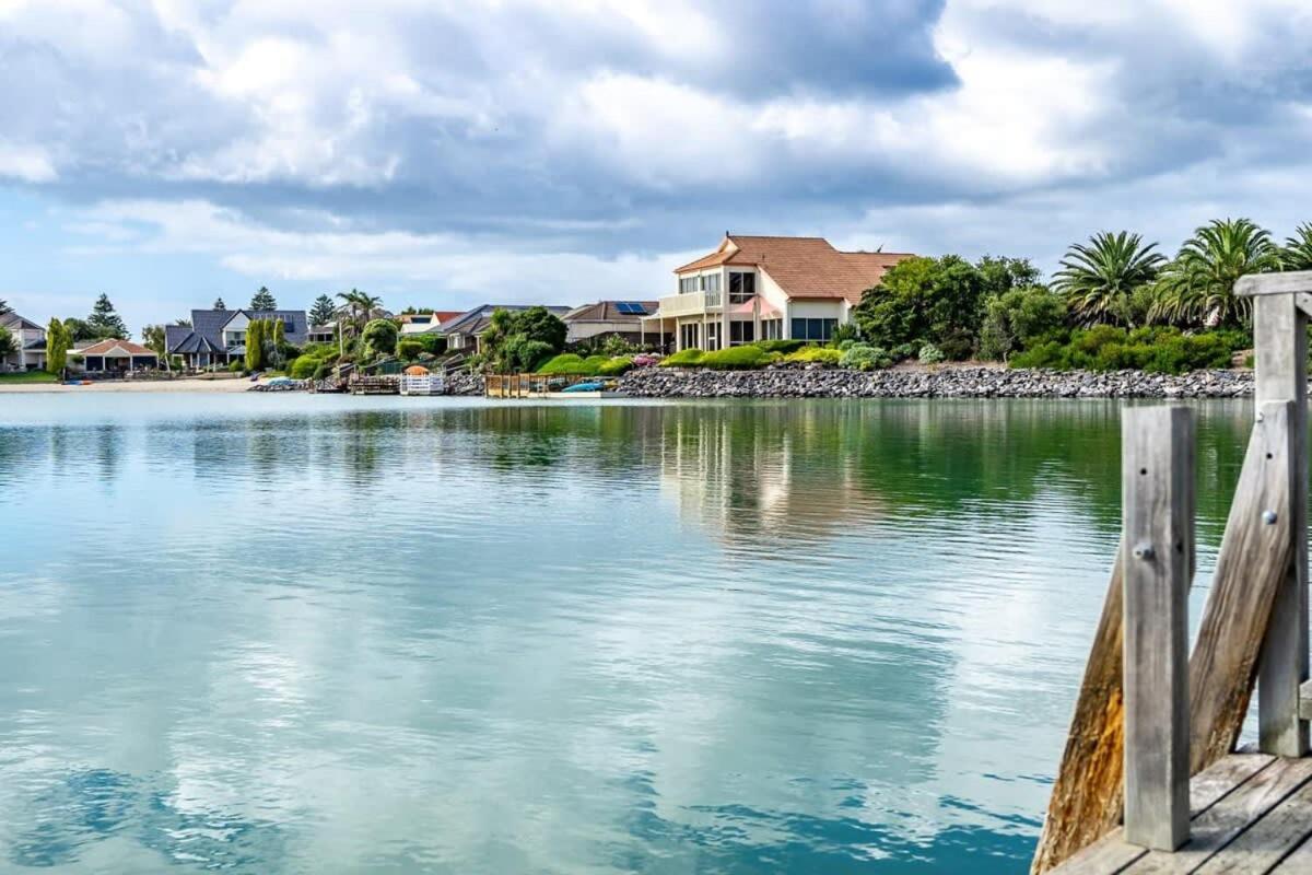 Lakehouse28 Waterfront Resort Living Encounter Bay - BYO Linen