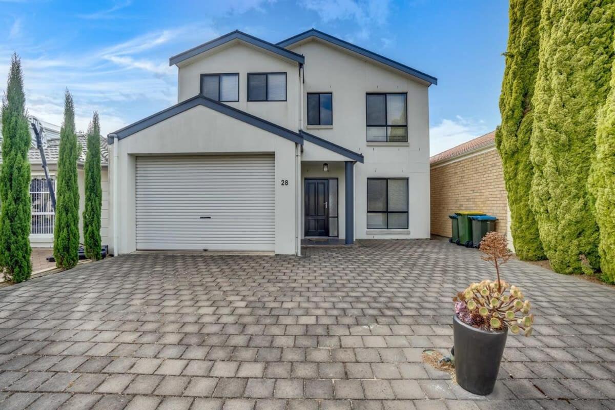 Lakehouse28 Waterfront Resort Living Encounter Bay - BYO Linen