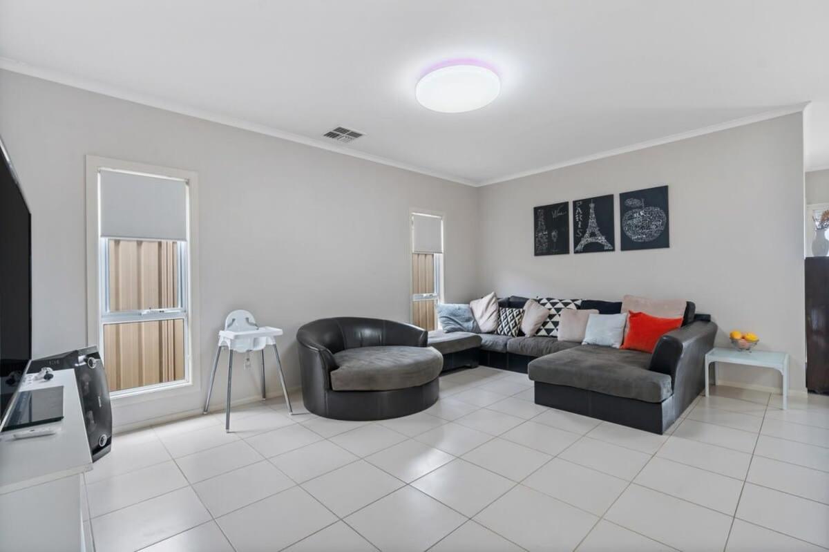 Beautiful Island Blanche Pde Hindmarsh Island - BYO Linen - WiFi