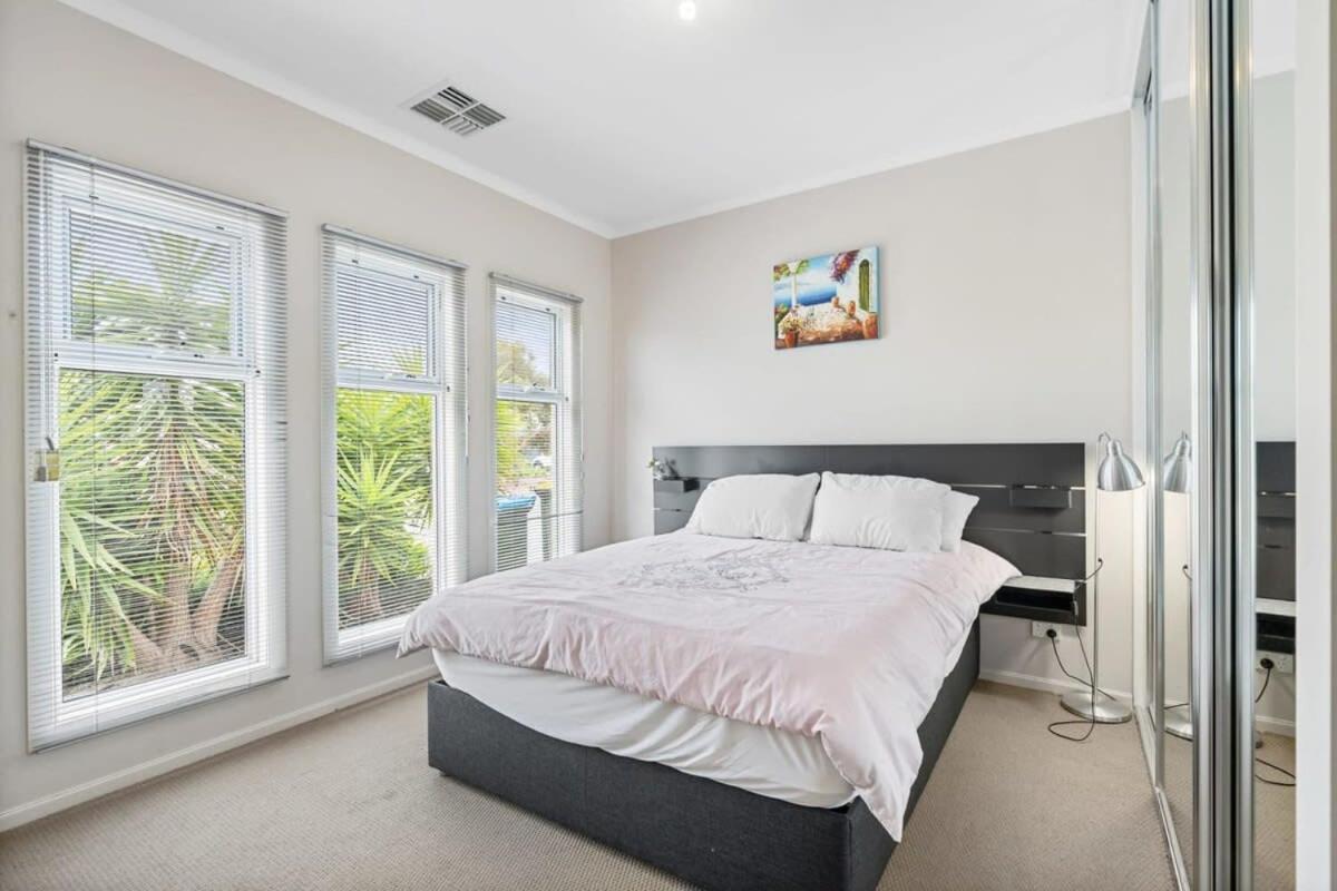 Beautiful Island Blanche Pde Hindmarsh Island - BYO Linen - WiFi