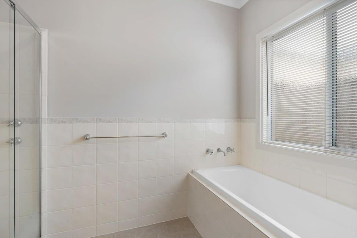 Beautiful Island Blanche Pde Hindmarsh Island - BYO Linen - WiFi
