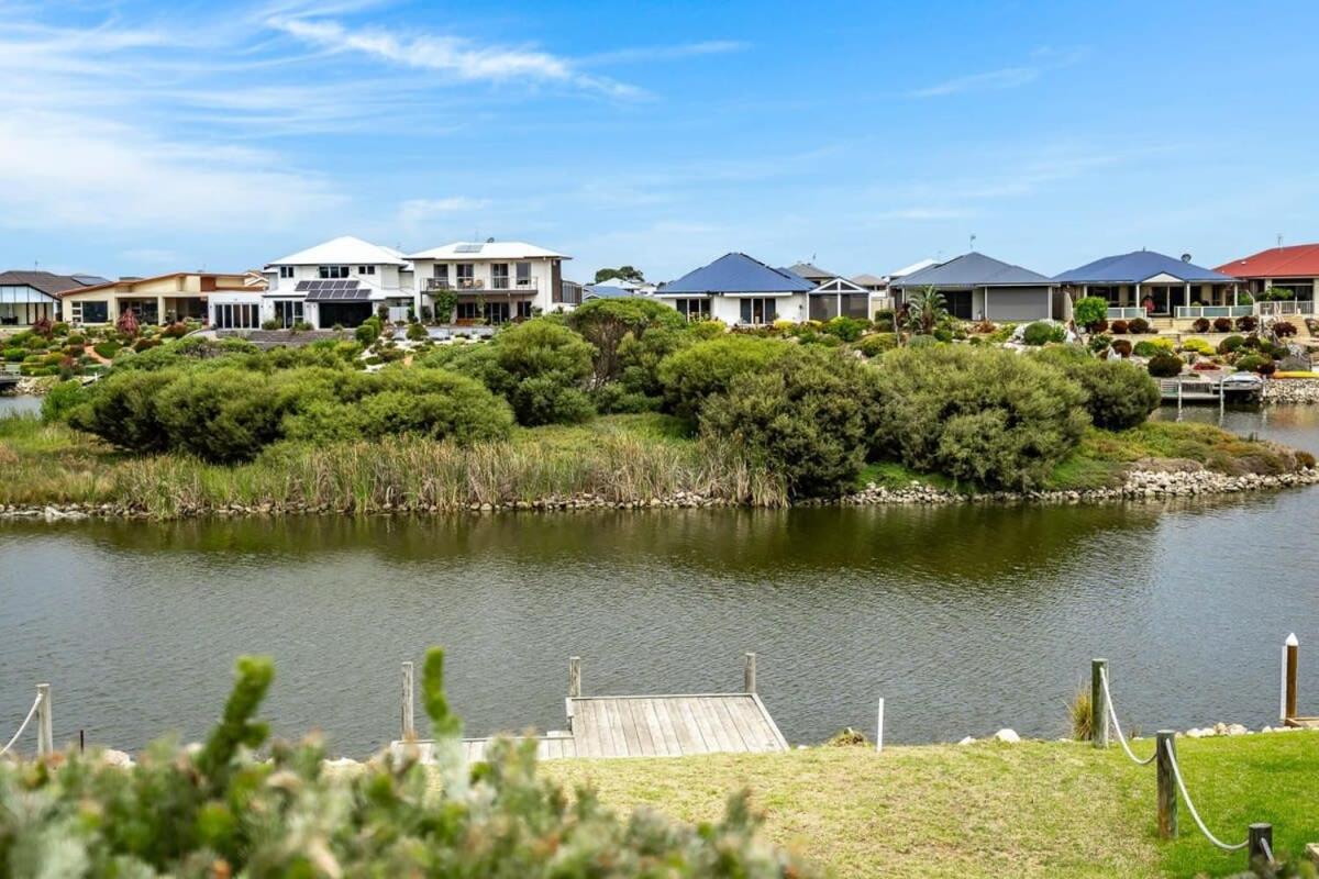 Beautiful Island Blanche Pde Hindmarsh Island - BYO Linen - WiFi