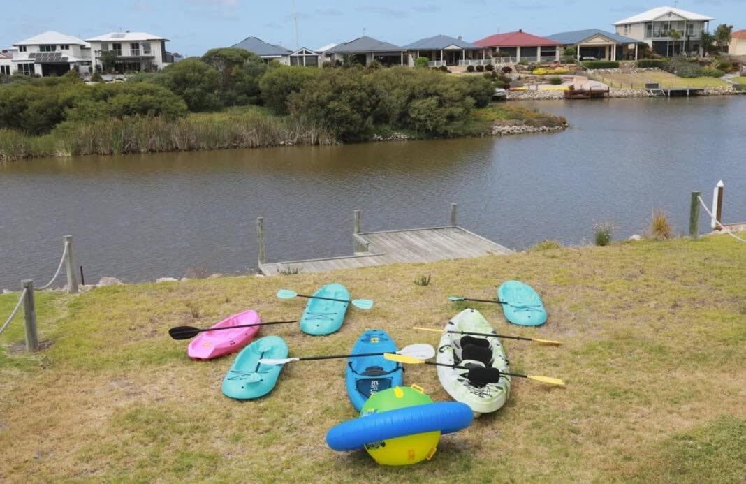 Beautiful Island Blanche Pde Hindmarsh Island - BYO Linen - WiFi