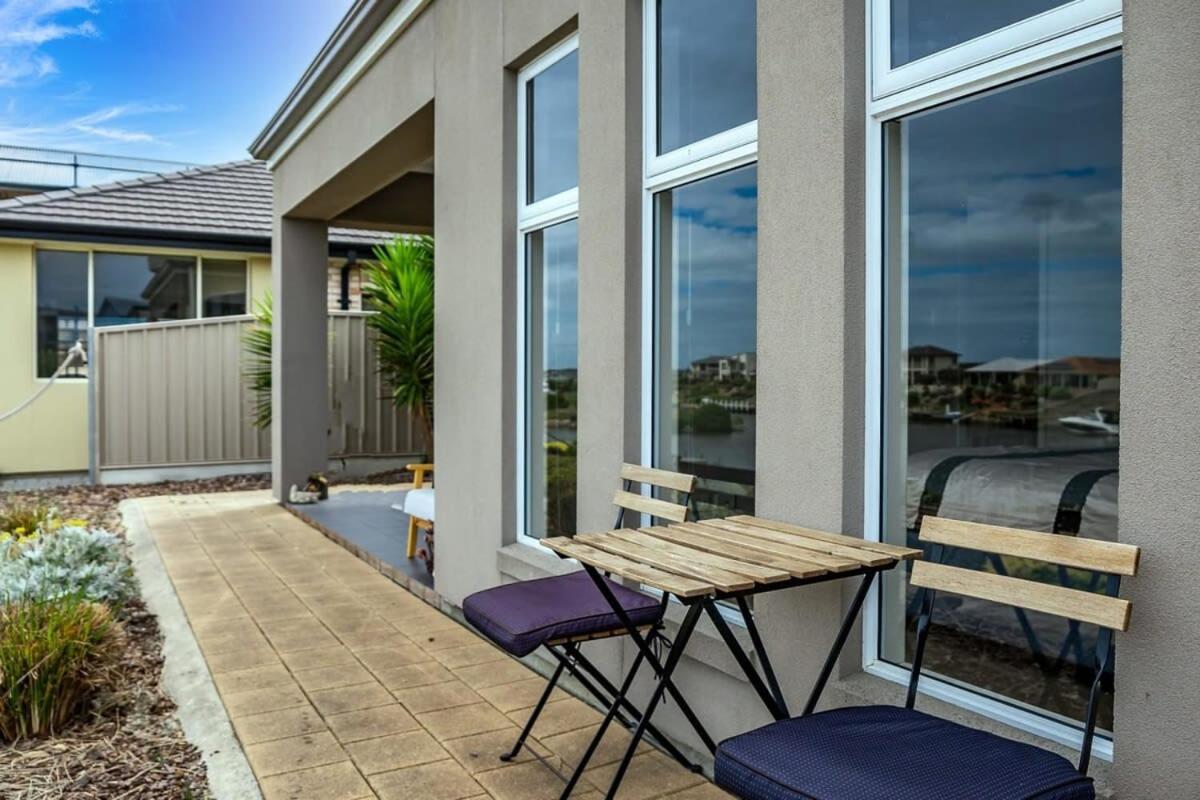 Beautiful Island Blanche Pde Hindmarsh Island - BYO Linen - WiFi