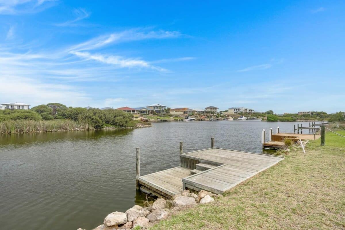 Beautiful Island Blanche Pde Hindmarsh Island - BYO Linen - WiFi