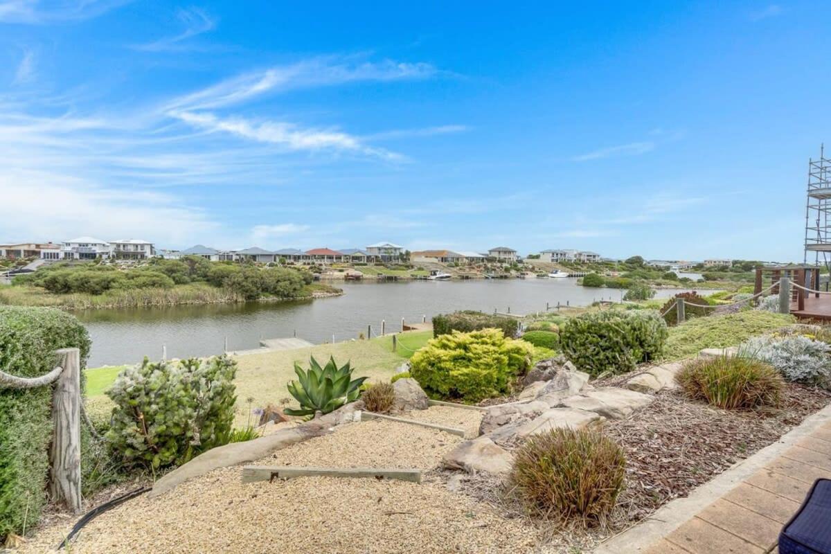 Beautiful Island Blanche Pde Hindmarsh Island - BYO Linen - WiFi