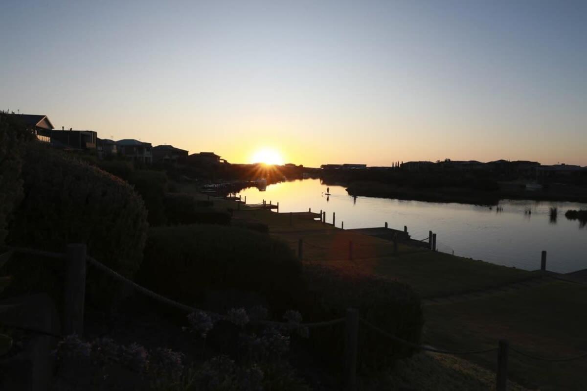 Beautiful Island Blanche Pde Hindmarsh Island - BYO Linen - WiFi