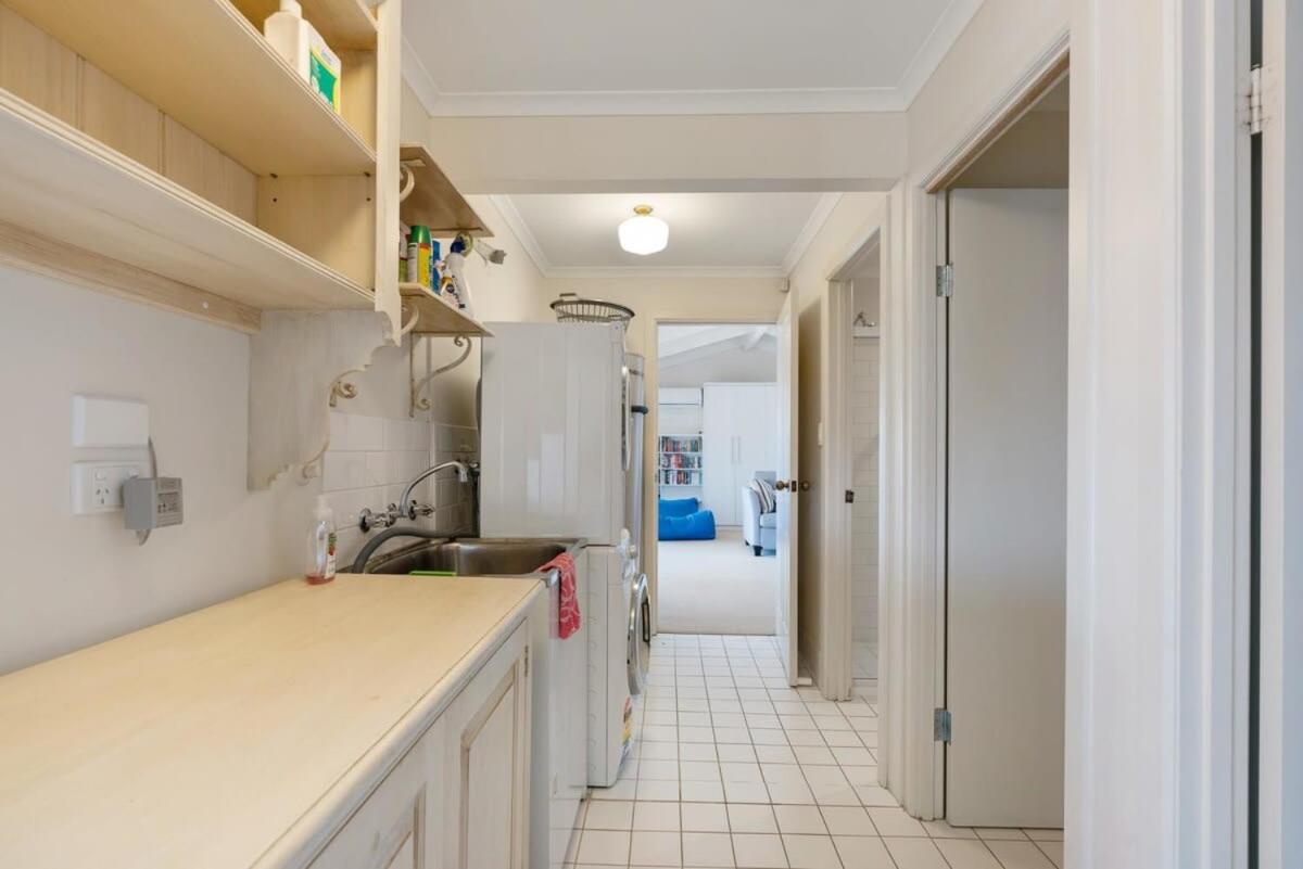 Beladura - 35 Goolwa Channel Drive Hindmarsh Island - Linen Included