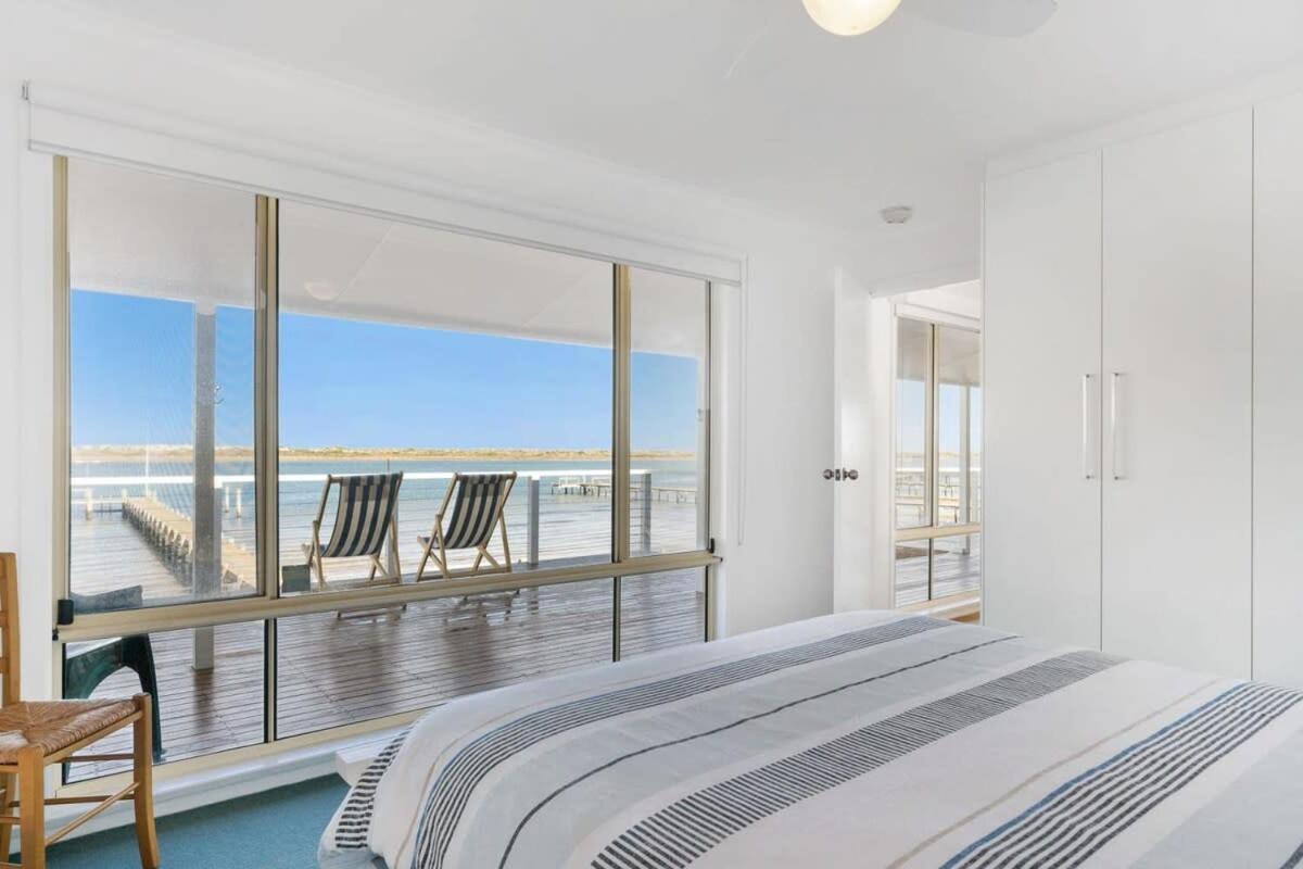 Beladura - 35 Goolwa Channel Drive Hindmarsh Island - Linen Included