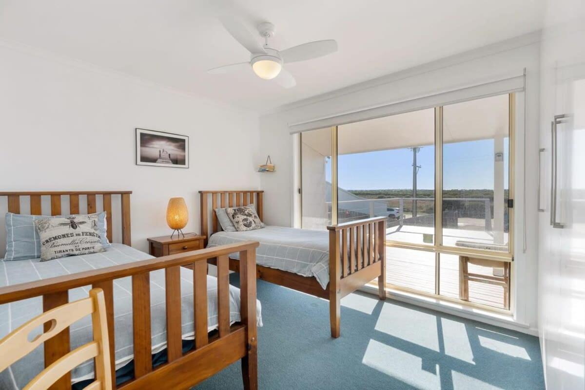 Beladura - 35 Goolwa Channel Drive Hindmarsh Island - Linen Included