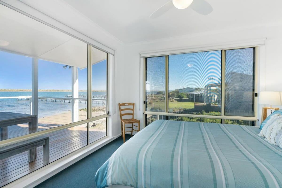Beladura - 35 Goolwa Channel Drive Hindmarsh Island - Linen Included