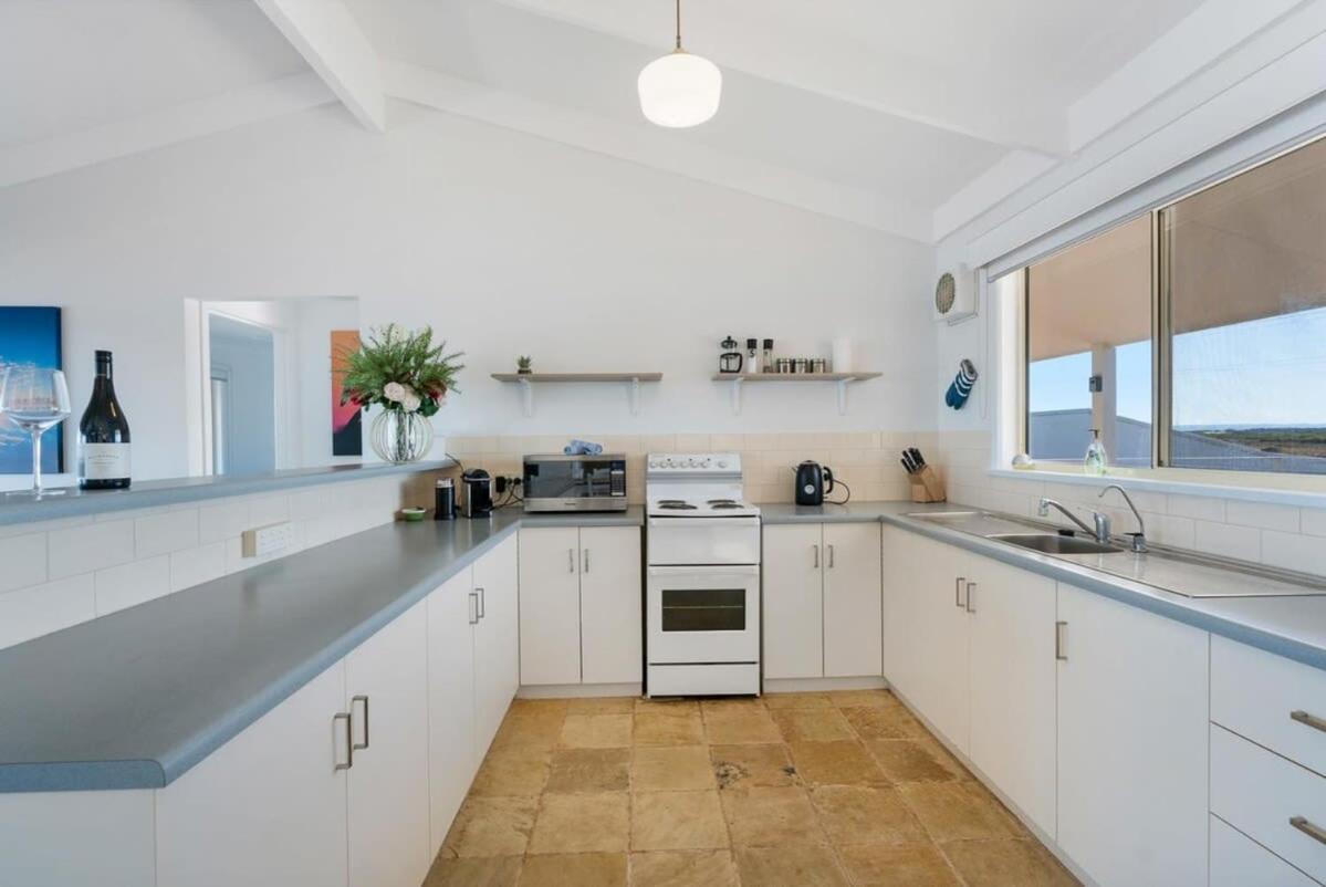 Beladura - 35 Goolwa Channel Drive Hindmarsh Island - Linen Included