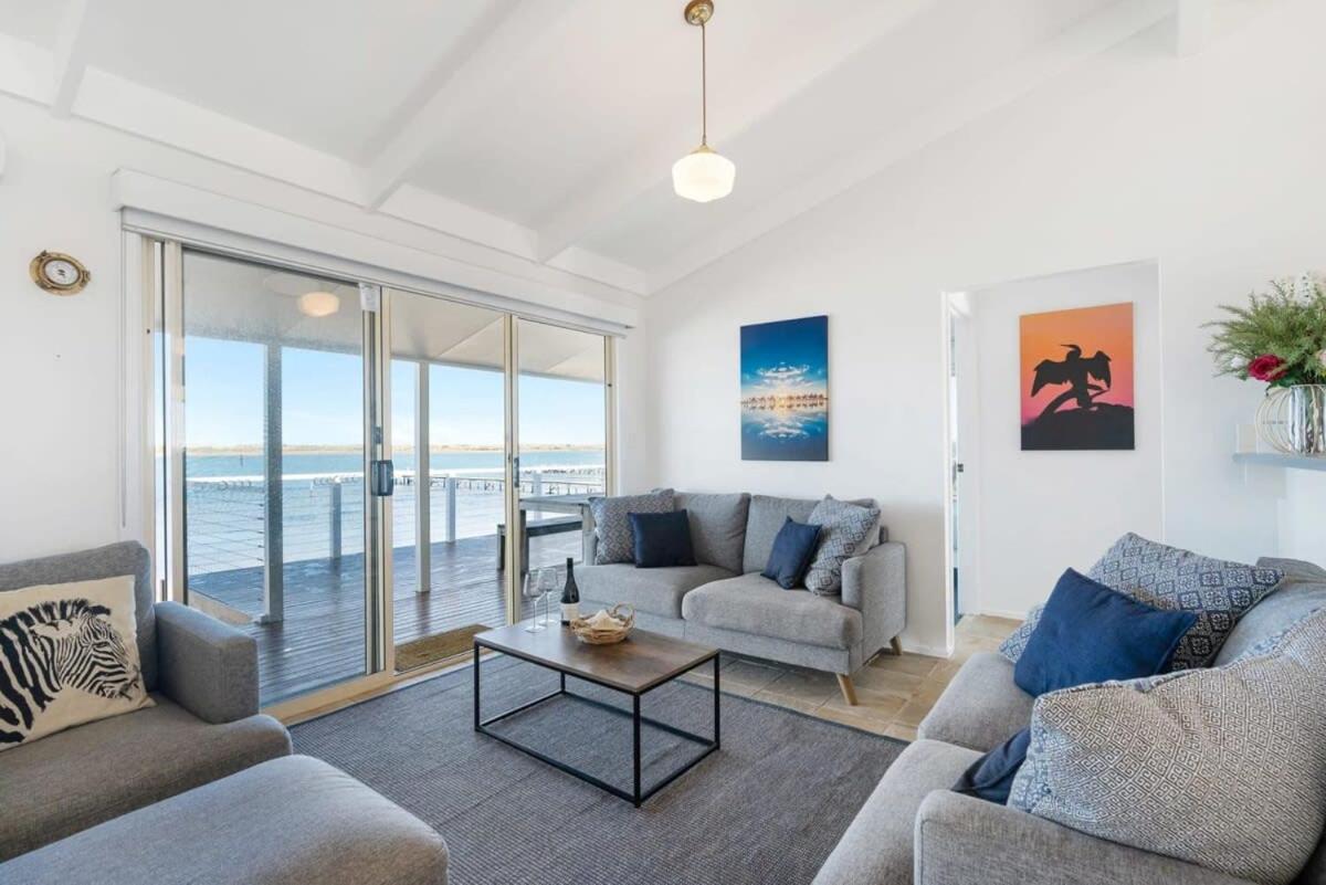 Beladura - 35 Goolwa Channel Drive Hindmarsh Island - Linen Included