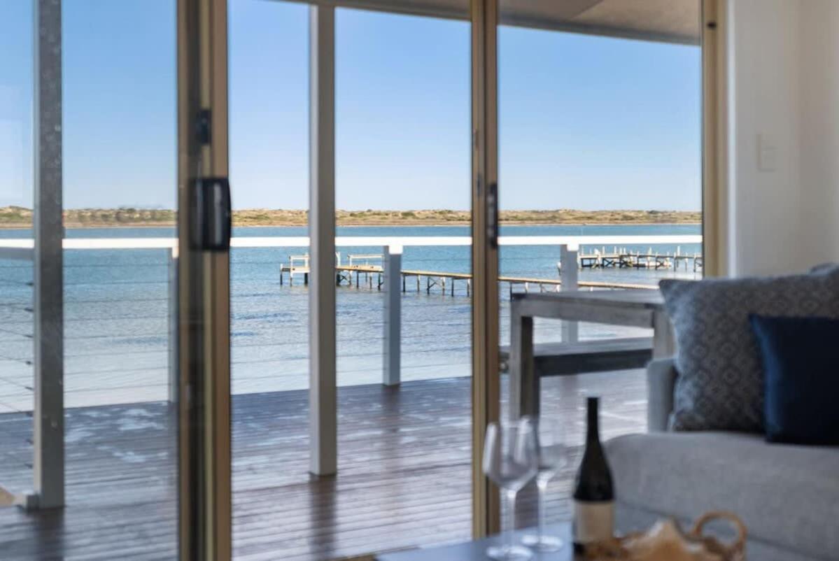 Beladura - 35 Goolwa Channel Drive Hindmarsh Island - Linen Included