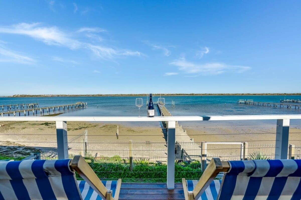 Beladura - 35 Goolwa Channel Drive Hindmarsh Island - Linen Included