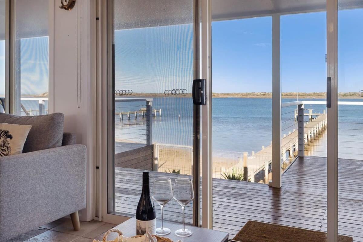 Beladura - 35 Goolwa Channel Drive Hindmarsh Island - Linen Included