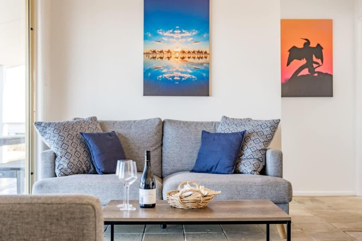 Beladura - 35 Goolwa Channel Drive Hindmarsh Island - Linen Included