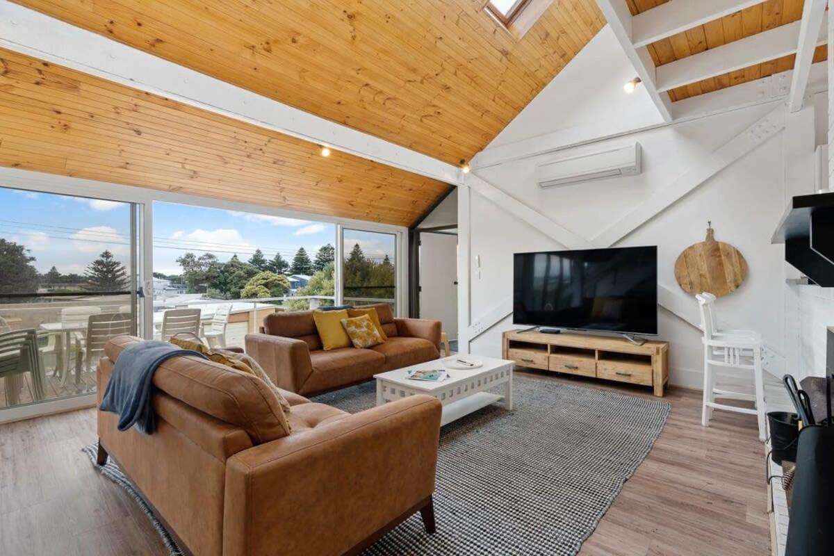 The Glass House 103 Bristow-Smith Ave Goolwa South - BYO Linen