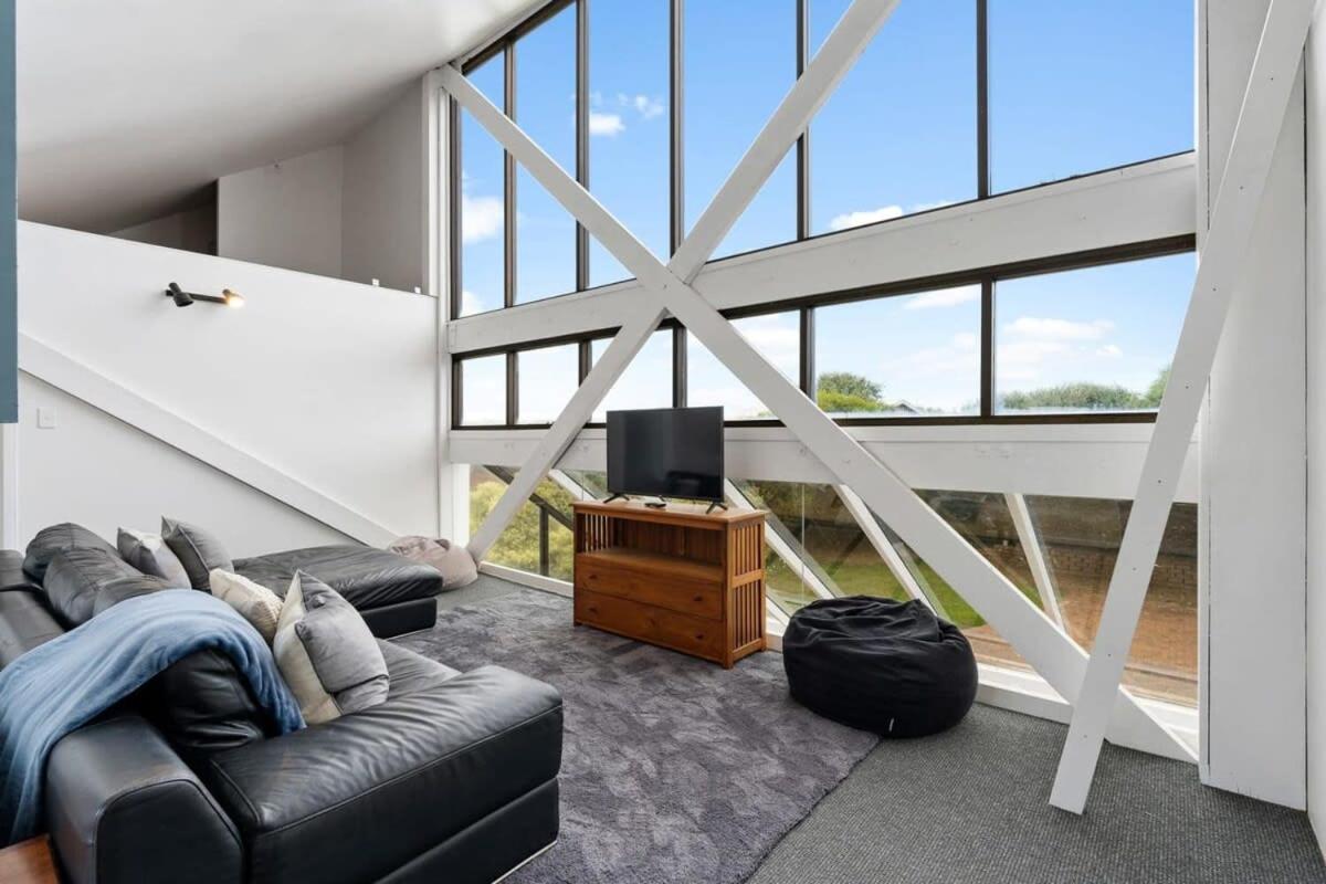 The Glass House 103 Bristow-Smith Ave Goolwa South - BYO Linen