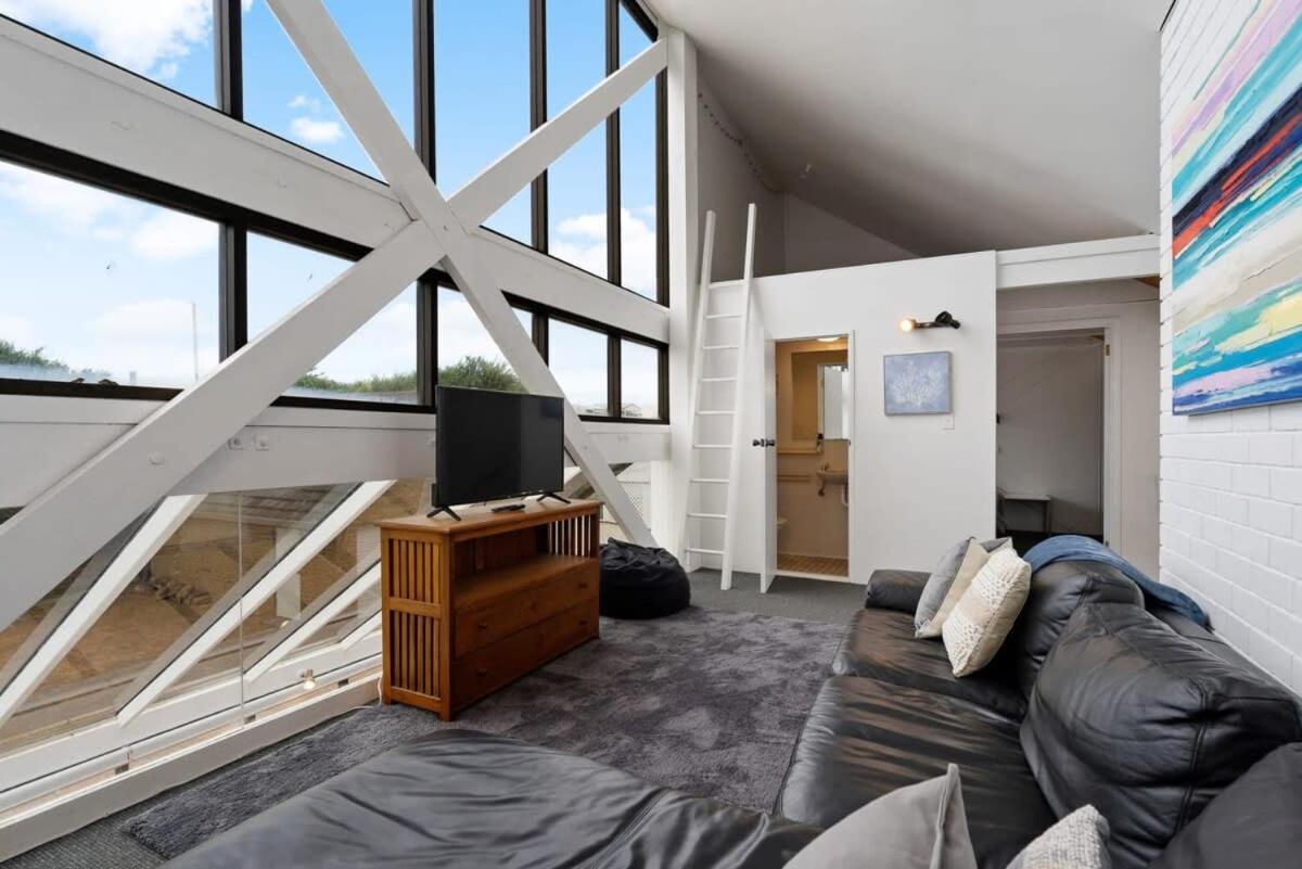 The Glass House 103 Bristow-Smith Ave Goolwa South - BYO Linen