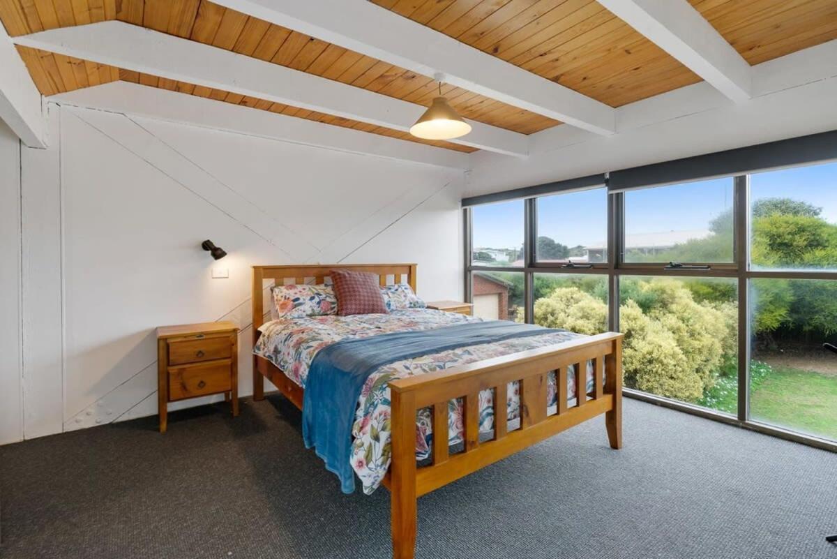 The Glass House 103 Bristow-Smith Ave Goolwa South - BYO Linen
