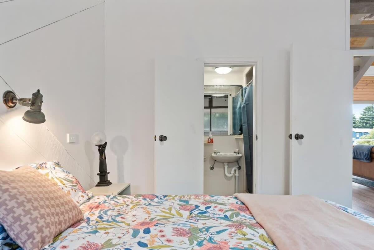 The Glass House 103 Bristow-Smith Ave Goolwa South - BYO Linen