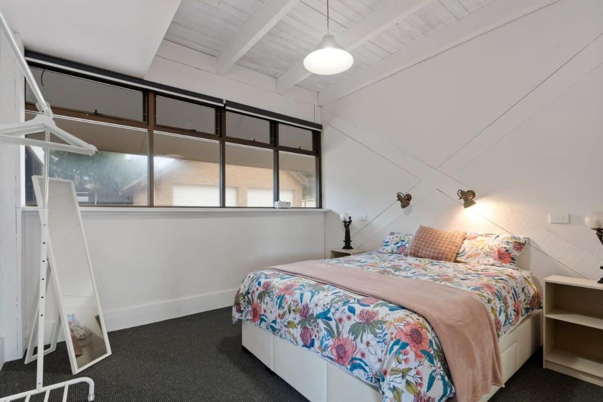 The Glass House 103 Bristow-Smith Ave Goolwa South - BYO Linen