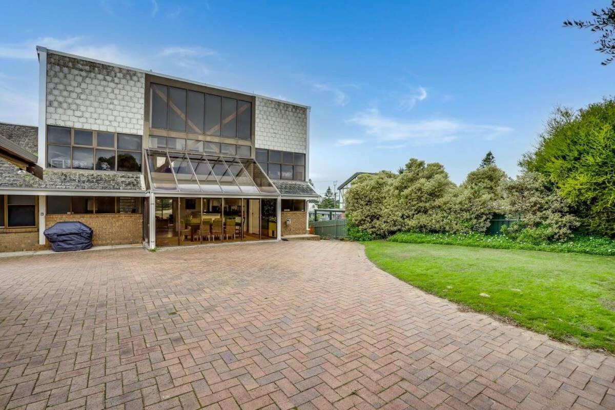 The Glass House 103 Bristow-Smith Ave Goolwa South - BYO Linen