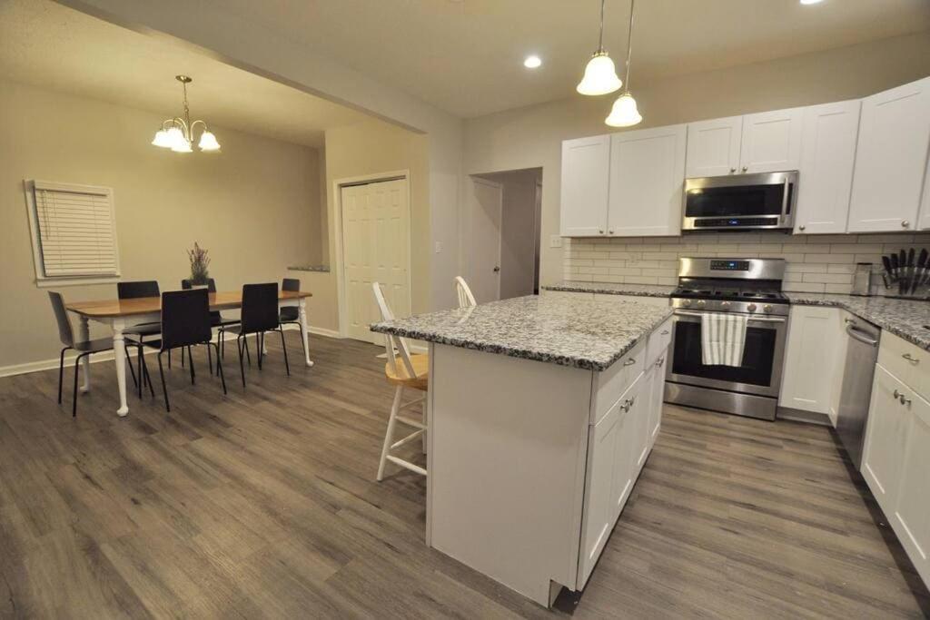 Housepitality - Franklinton Manor - Spacious view 2