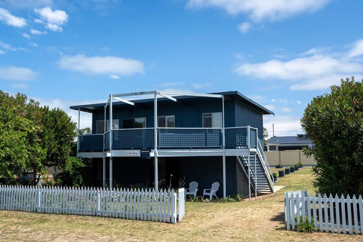 The Blue Bunyip - 3 Bunyip St - No Linen Included - Near the Beach