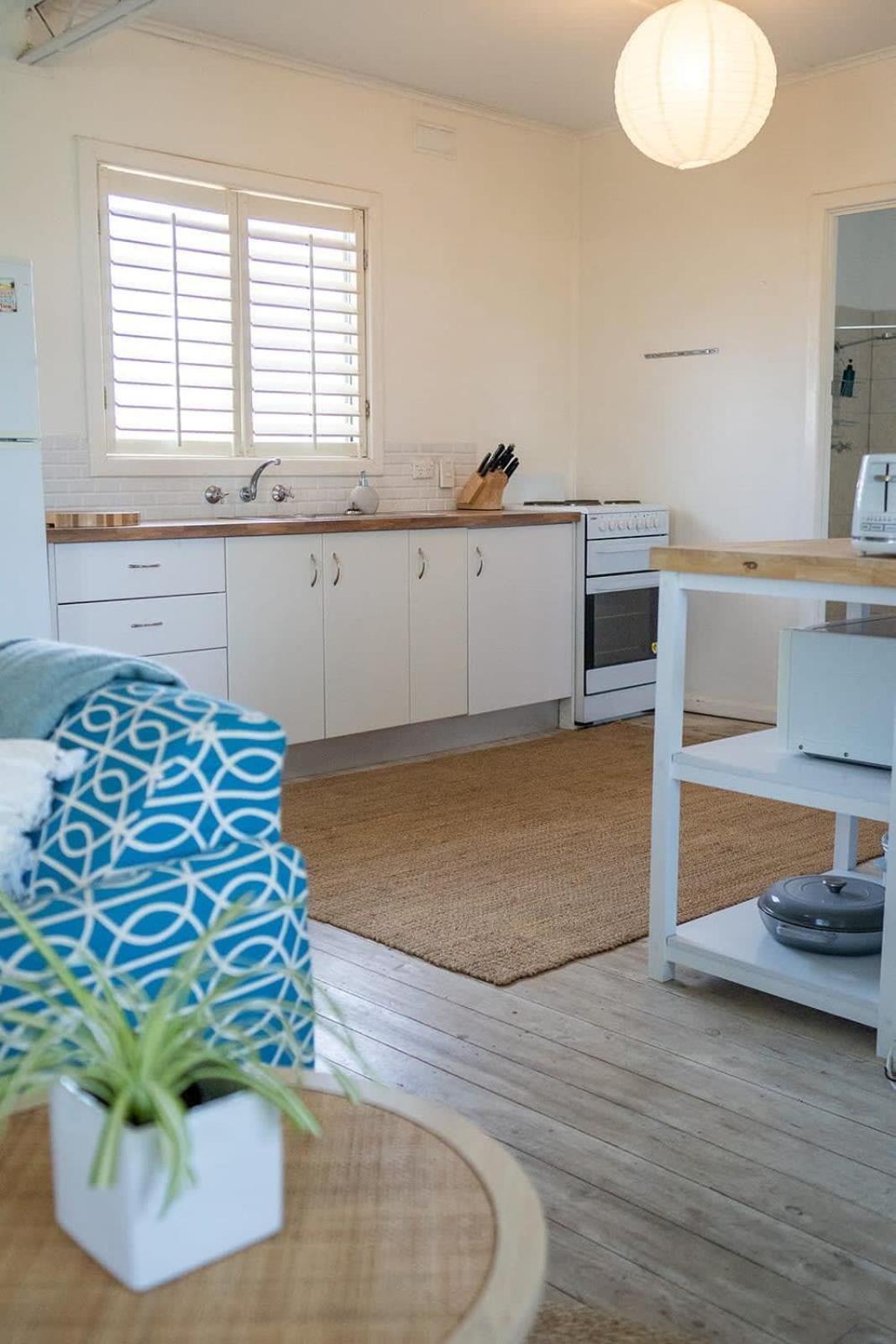 The Blue Bunyip - 3 Bunyip St - No Linen Included - Near the Beach