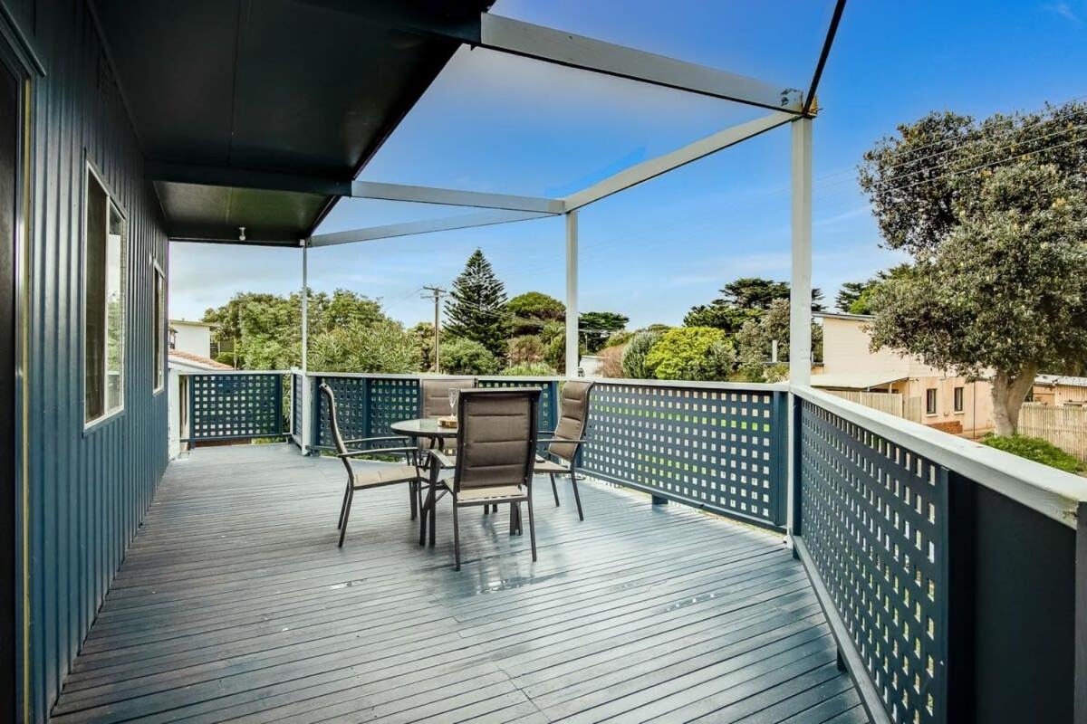 The Blue Bunyip - 3 Bunyip St - No Linen Included - Near the Beach